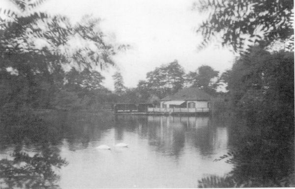 Beuthen - Staw Labedzi w parku 1936.jpg
