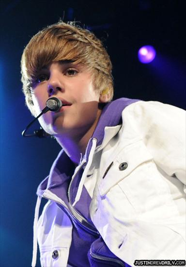 Justin Bieber - JustinBieberConcertJune242010WvkOVDY4Rfnl.jpg