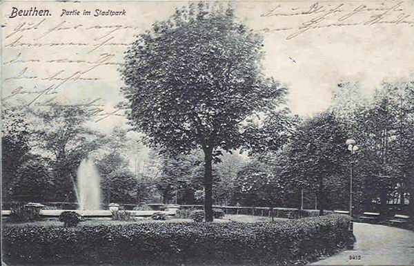 Beuthen - Stadtparkpartie mit Springbrunnen.jpg