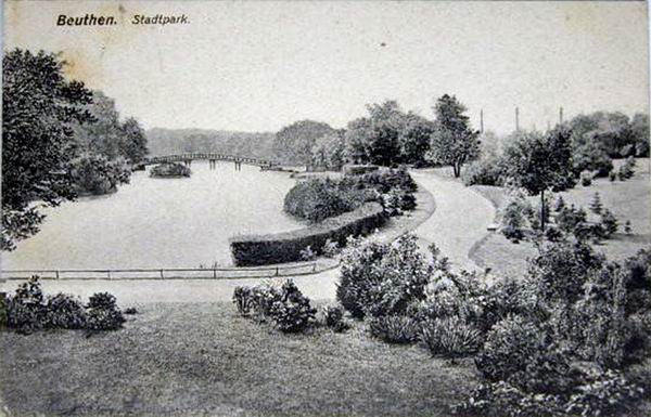 Beuthen - Stadtpark am  Teich.jpg