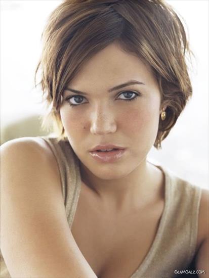 TAPETY - mandy_moore_claire_011.jpg