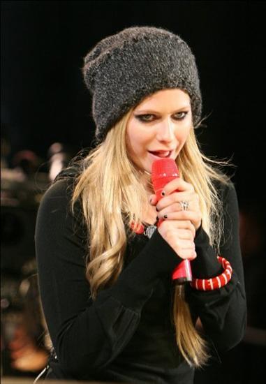 Live - Avril Lavigne Live 8.jpg