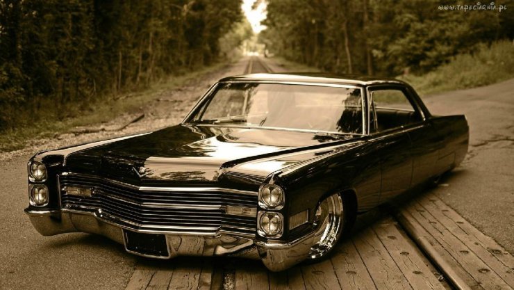 Samochody - Czarny Cadillac Deville.jpg