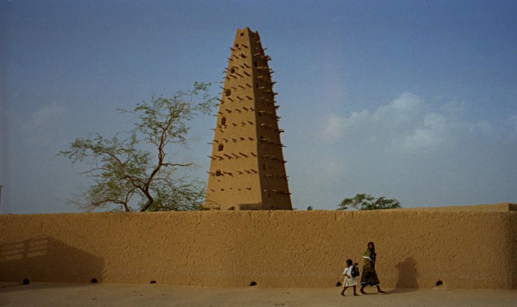 z mułu,gliny,piasku - niger-Agadez_mosque.jpg