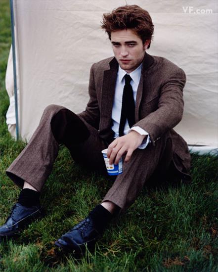 Robert Pattinson Edward Cullen - pattinson-D-0912-15.jpg