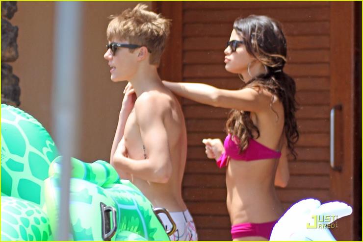 Justin i Selena Na Hawajach - 008.jpg