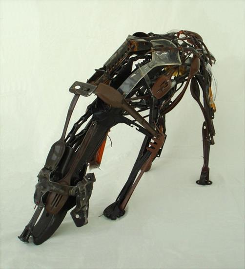  Sayaka Ganz - szkielety z recyklingu - SayakAganz03.jpg