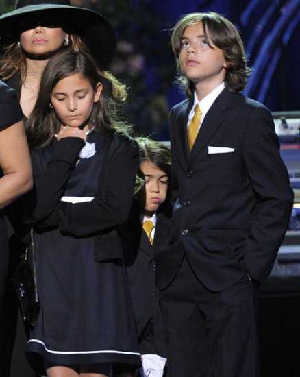 Prince, Paris, Blanket Jackson - 0023ae606f170bbf885360.jpg