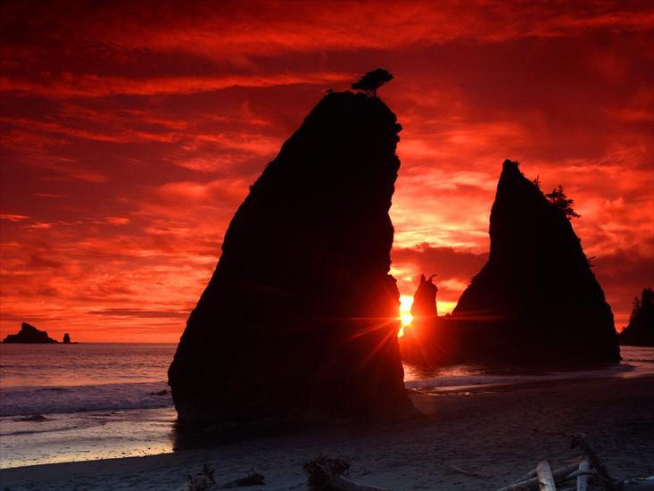 Tapety-Krajobrazy - Sea Stacks Knife a Blood-Red Sky, Olympic Nation.jpg