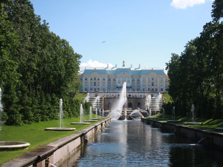 ZAMKI W POLSCE - Peterhof Rosja - wielki pałac.jpg
