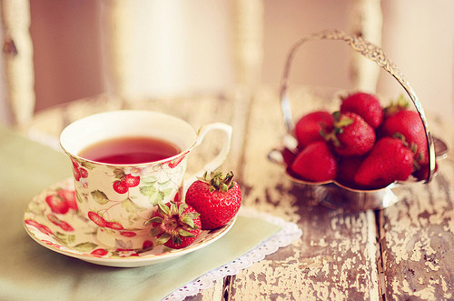 Truskawki - art,food,photography,still,life,strawberries,tea-d9c9620bd8d4bfd33b36fb5bb38908cc_h.jpg