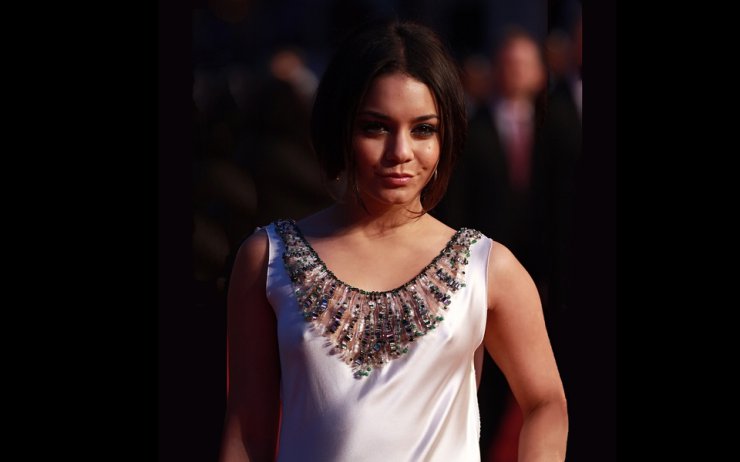 Three-Diamond 1 - Vanessa-Hudgens-pokies87.jpg