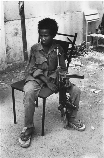 XIX-XX - Florilges photos denfants -  1980 Raymond Depardon Tchad mars 1980.jpg
