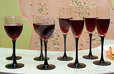 kieliszki wino szampan - wineglasses-of-red-wine-thumb8986202.jpg