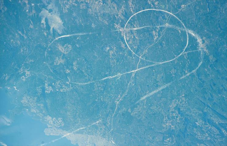 NASA_ - Circular Contrails are visible, east of Lake Nipigon, Canada_NASA.jpg